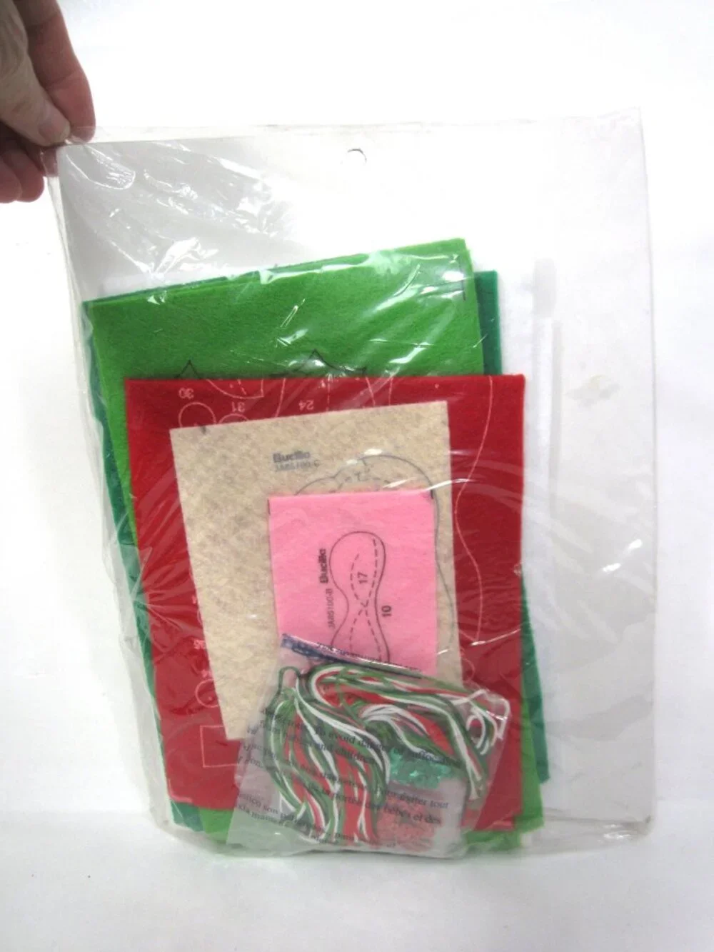 Bucilla NEW Santa & Wreath Felt Christmas Stocking Kit JA85100 Sequins Applique